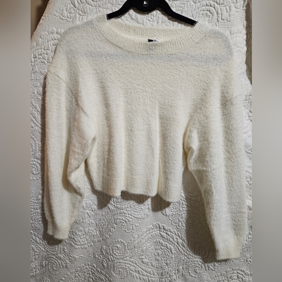 Soft Sweater - Picture 1 of 2